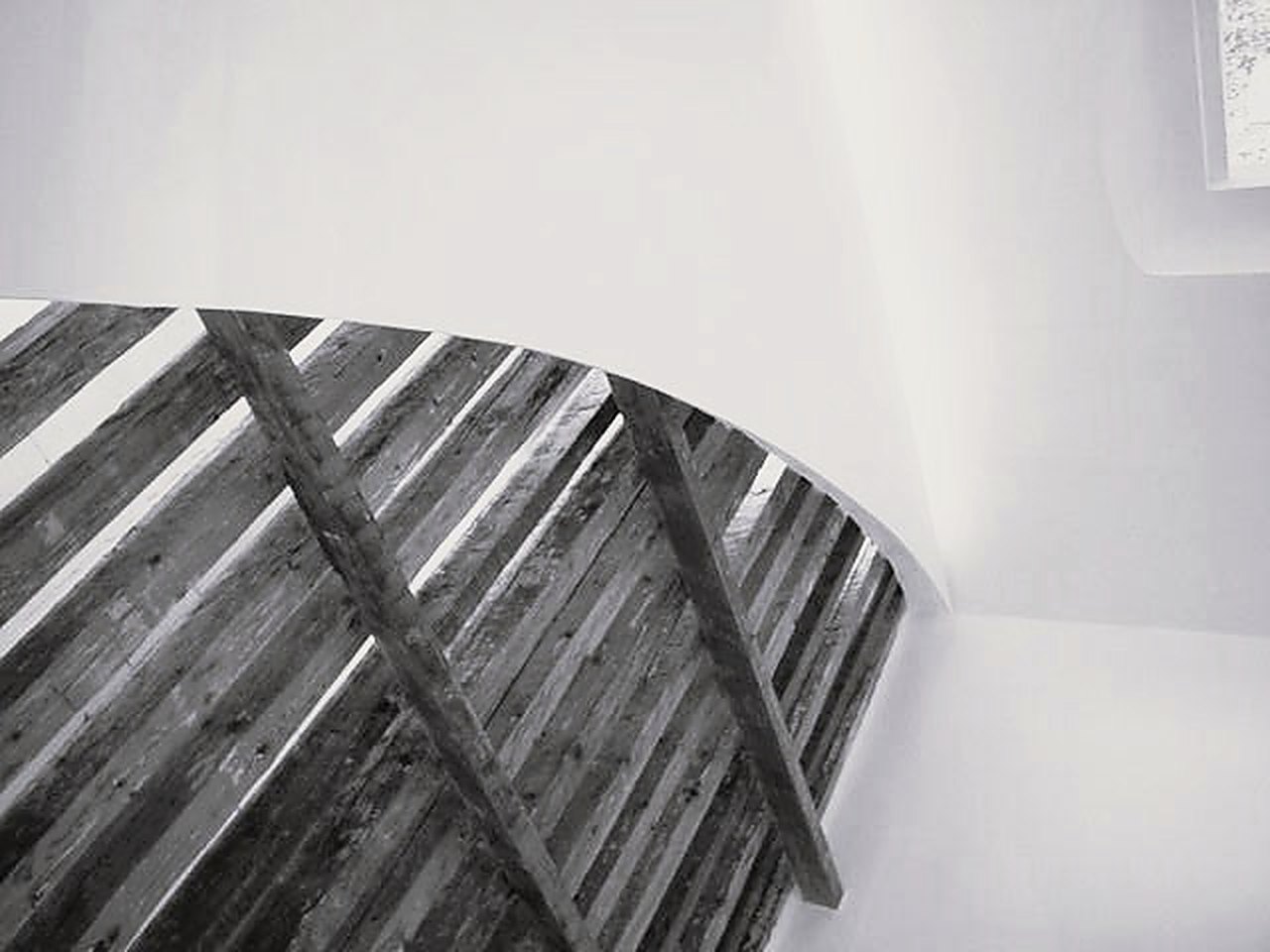 La bóveda de madera sobre el vestíbulo