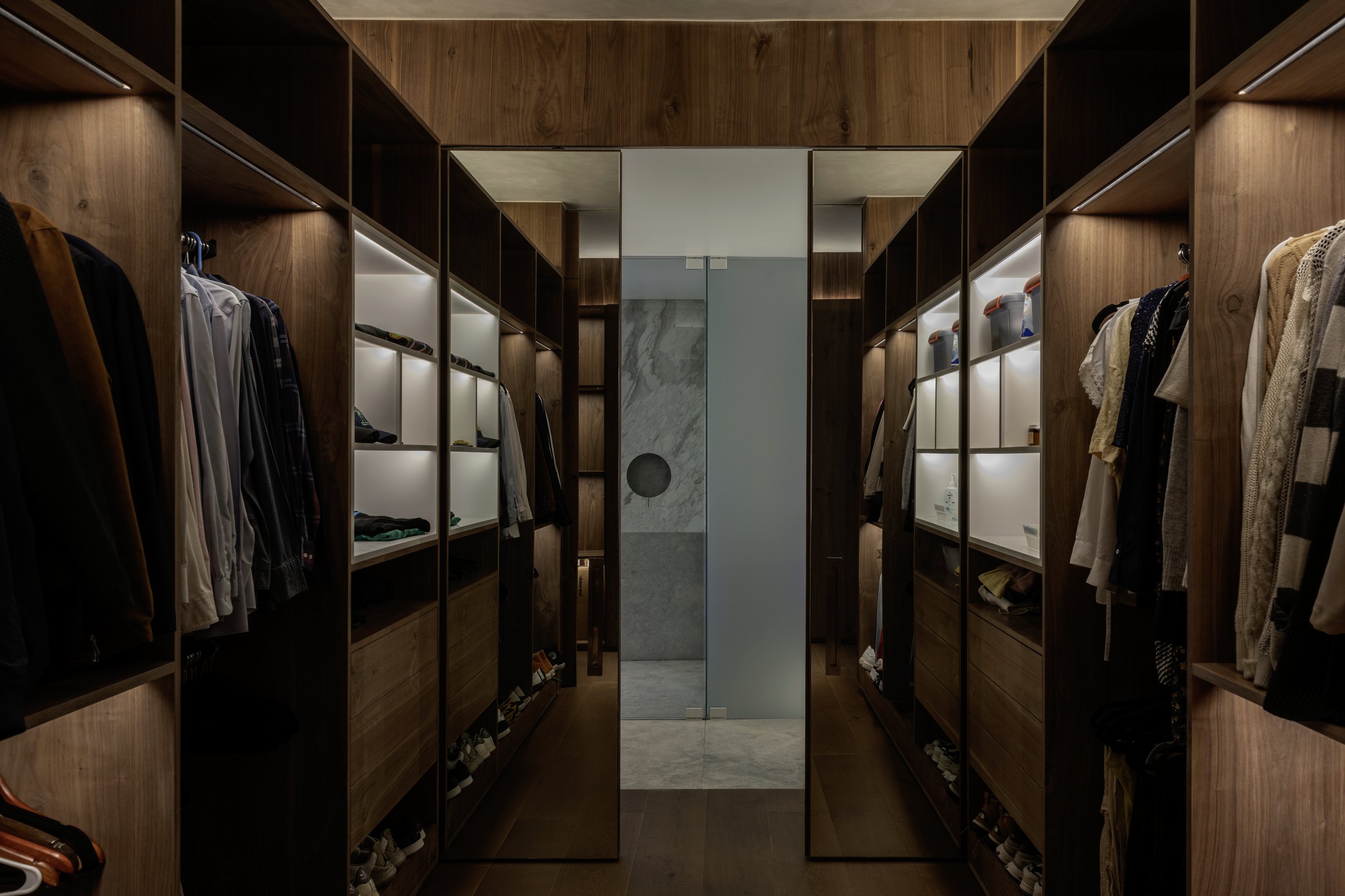 Vestidor con los frentes de cristal
